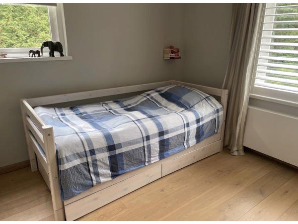 Minder bed met onder bed en lades