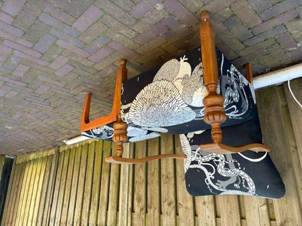 Jaren vijftig stoel met bijbehorend krukje