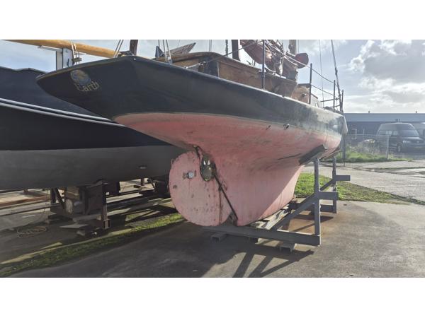 Kajuit zeilboot polyester op hout