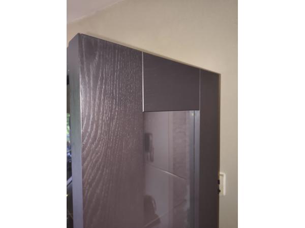 Wengé vitrinekasten Karel mijntjes 2 meter hoog 70 breed 45 diep