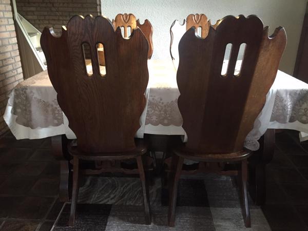 Massief eiken eettafel met 4 stoelen