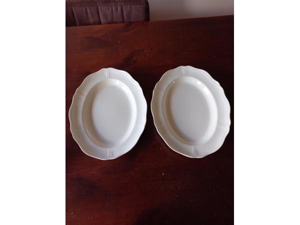 Wedgwood Queens Plain twee ovale schalen 34 x 26,5 cm