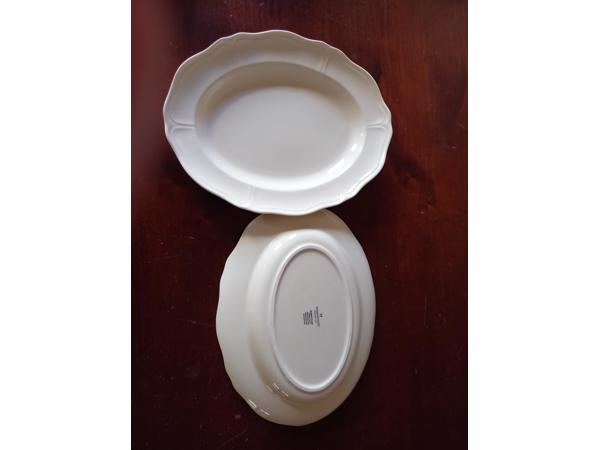 Wedgwood Queens Plain twee ovale schalen 34 x 26,5 cm