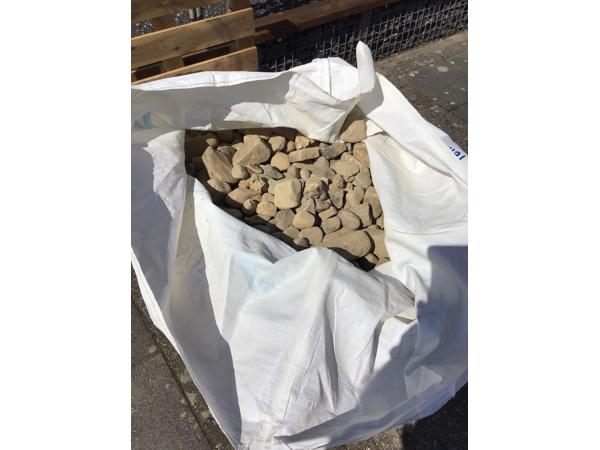 Gratis af te halen ongeveer 300 kilo maaskeien in zak