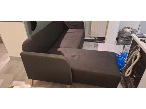 Donkergrijze bank met chaise longue