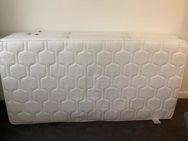 2 matrassen 200 x 100 cm