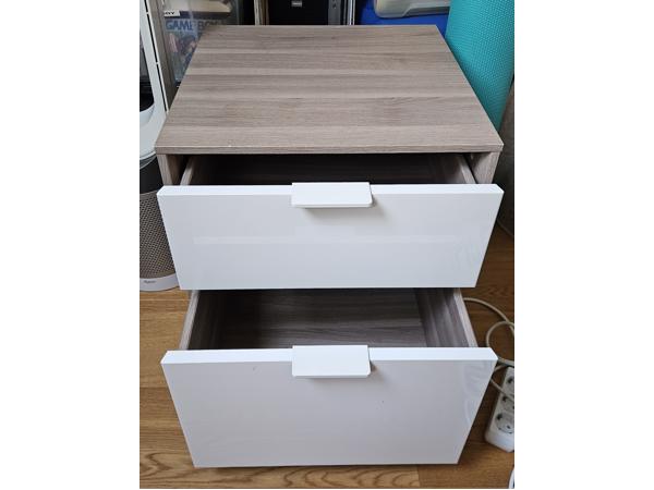 Ikea nachtkastje met 2 lades