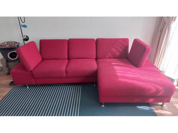 Fijne rode bank, zit heerlijk