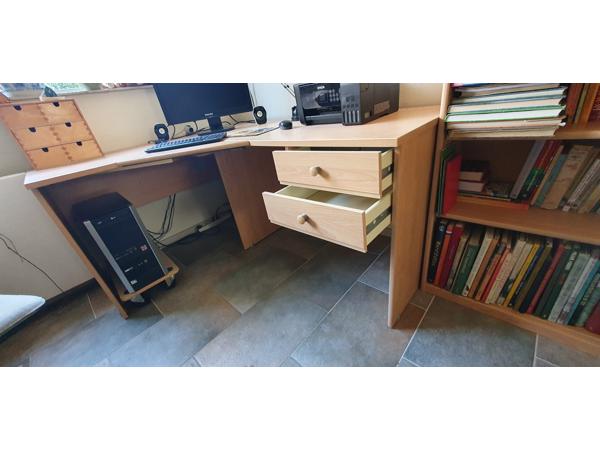 Hoekbureau met lades