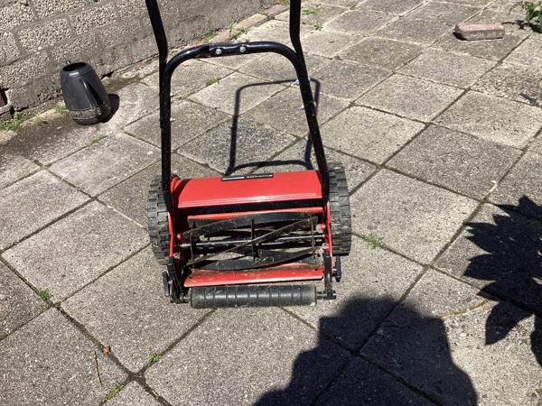 Handgrasmaaier met opvangbak