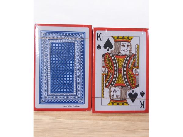 2 doosjes spel kaarten, voor uren speel plezier.