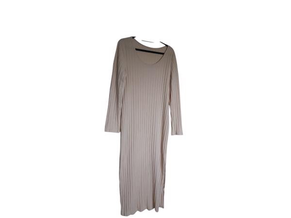 Stretchy beige jurk met split XXL