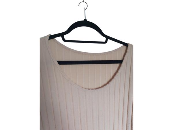 Stretchy beige jurk met split XXL