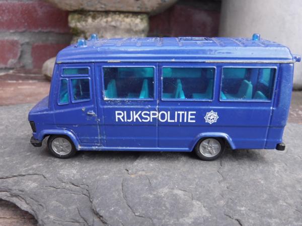 Siku 1921 nl rijkspolitie bus