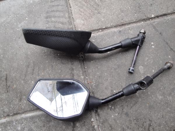 Brommer koffer en twee spiegel.