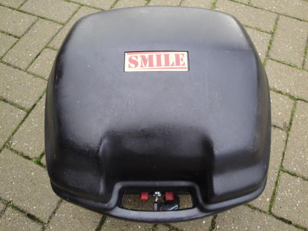 Brommer koffer en twee spiegel.