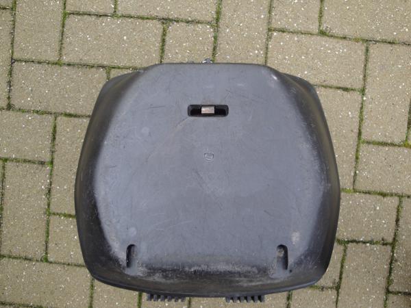 Brommer koffer en twee spiegel.