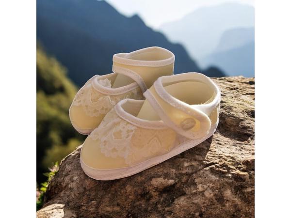 Junior Joy Babyschoenen Newborn Meisjes Geel met wit kant