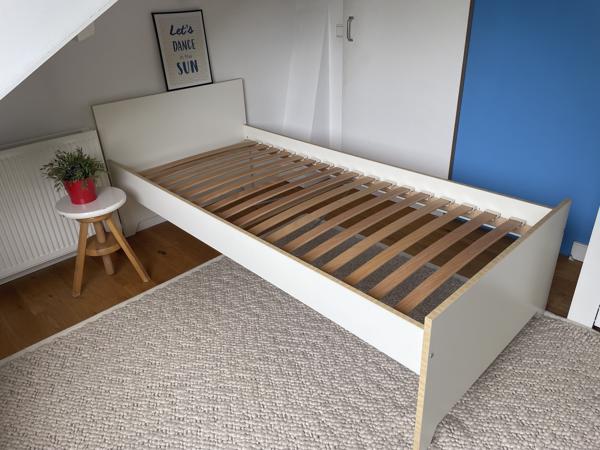 goed eenpersoonsbed met stevige lattenbodem