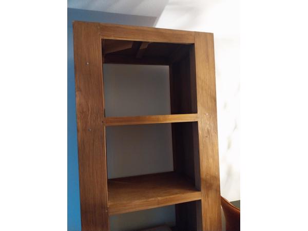 Boekenkast teakhout, open aan achterkañt