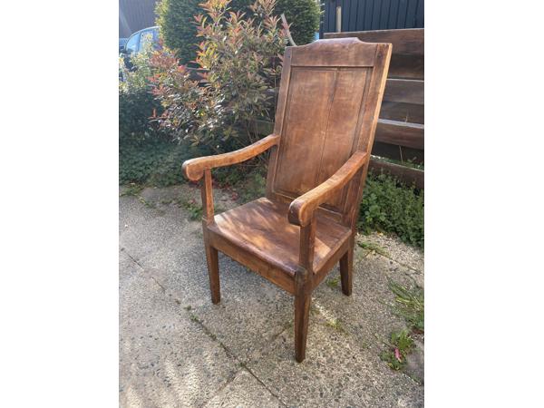 Antieke kloosterstoel