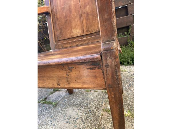 Antieke kloosterstoel