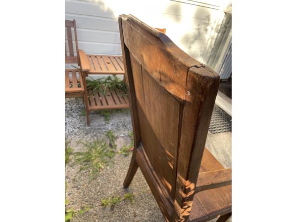 Antieke kloosterstoel