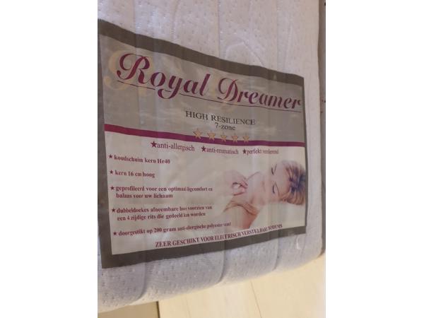 1 persoons bed (90x200cm) zeer goede staat.  Houten ombouw