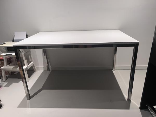 EETTAFEL + 4 STOELEN – WIT/ZWART/CHROOM