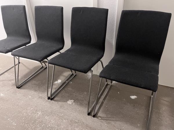EETTAFEL + 4 STOELEN – WIT/ZWART/CHROOM