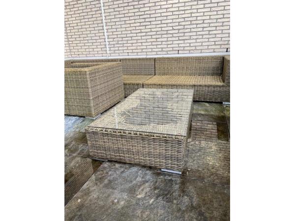 Tafel wicker met glazen plaat,kan marmeren plaat op.