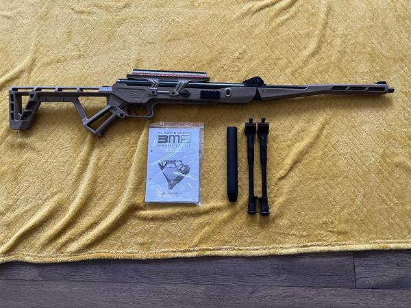 Black Bunker 5.5 folded