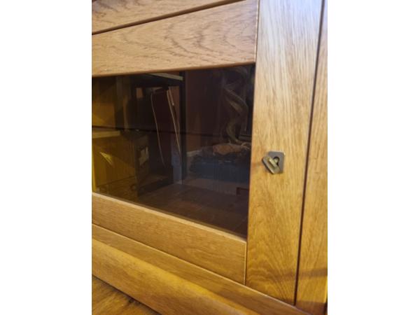 Massief eikenhouten meubel