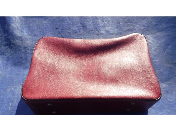 Rode lederen reiskoffer