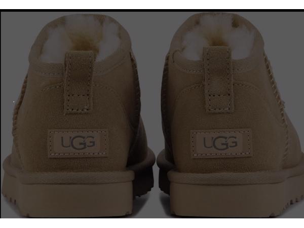 Uggs Bruin en Zwart. Verschillende maten beschikbaar.