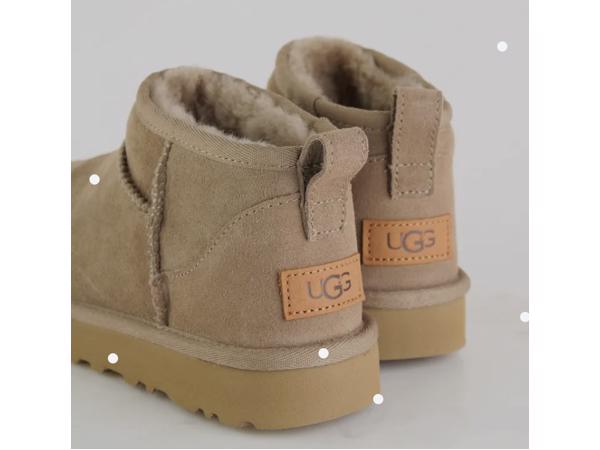 Uggs Bruin en Zwart. Verschillende maten beschikbaar.