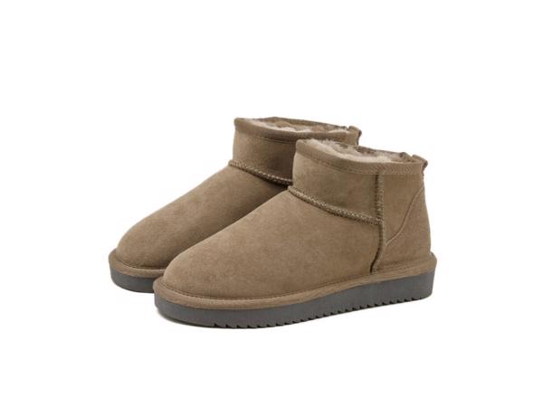 Uggs Bruin en Zwart. Verschillende maten beschikbaar.