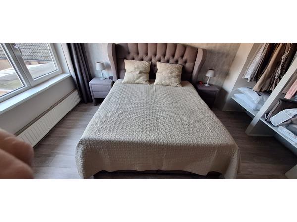 Mooie boxspring kleur lever afm. 180x200cm