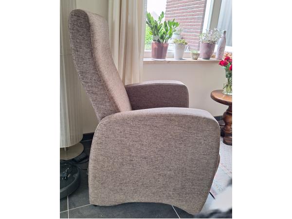 Bruine fauteuil/ stoel