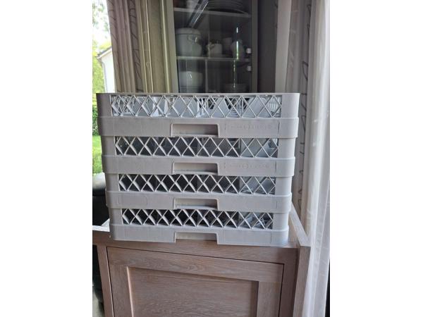 vier kratten voor horeca afwasmachine/vaatwasmachine