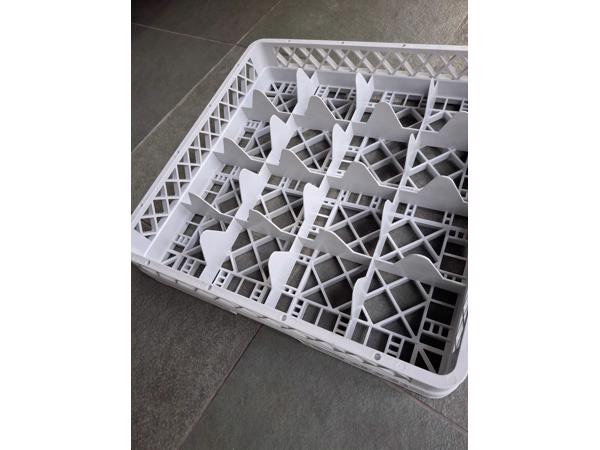 vier kratten voor horeca afwasmachine/vaatwasmachine