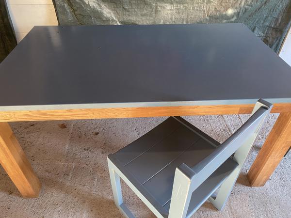 Eettafel met stoelen