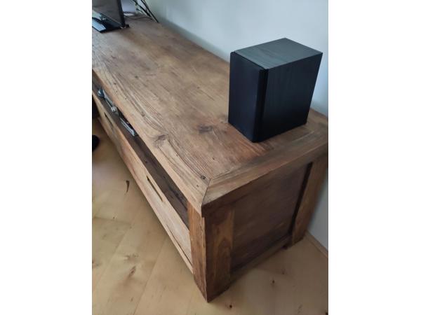 Robuust eiken dressoir met moderne uitstraling