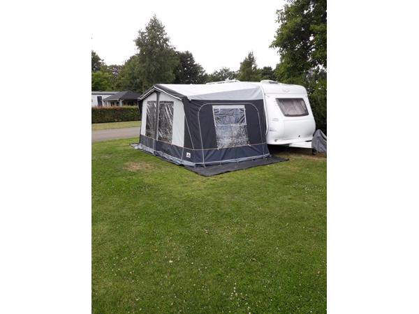 HOBBY DE LUXE 400SF. VOORTENT, LUIFEL, MOVER