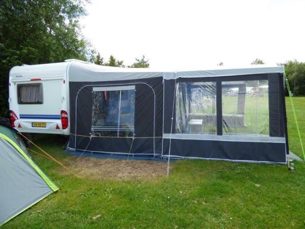 HOBBY DE LUXE 400SF. VOORTENT, LUIFEL, MOVER