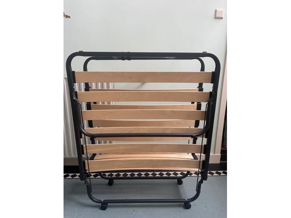 Opklapbed met matras 80 x 1.90. In goede staat. Weinig gebruikt.