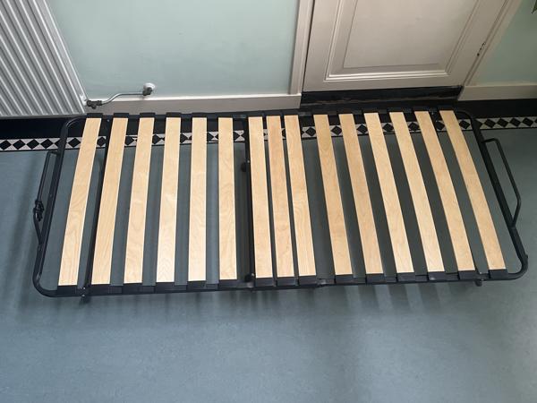 Opklapbed met matras 80 x 1.90. In goede staat. Weinig gebruikt.