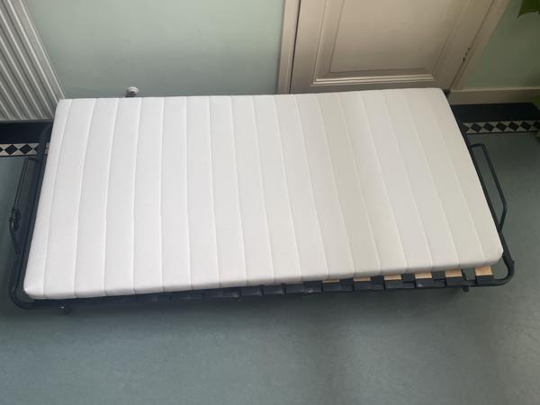 Opklapbed met matras 80 x 1.90. In goede staat. Weinig gebruikt.