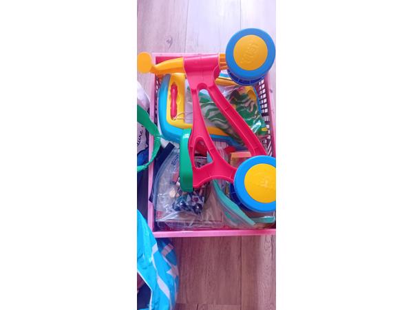 Tassen vol speelgoed