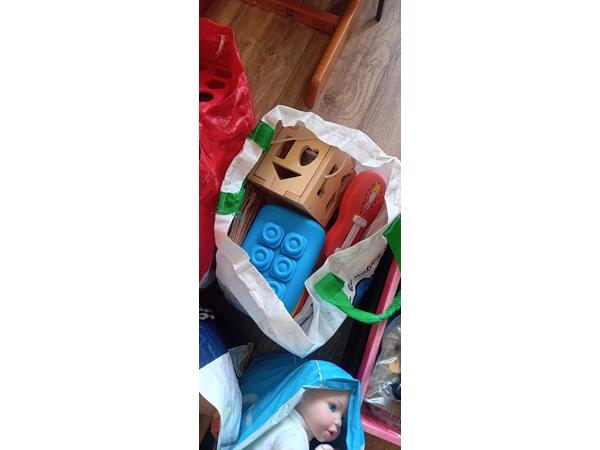 Tassen vol speelgoed